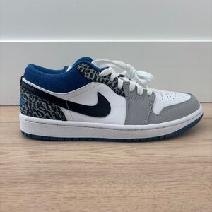 Nike Air Jordan 1 Mid